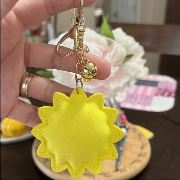 Sunflower Keychain with Rhinestones - Picture 2 of 2